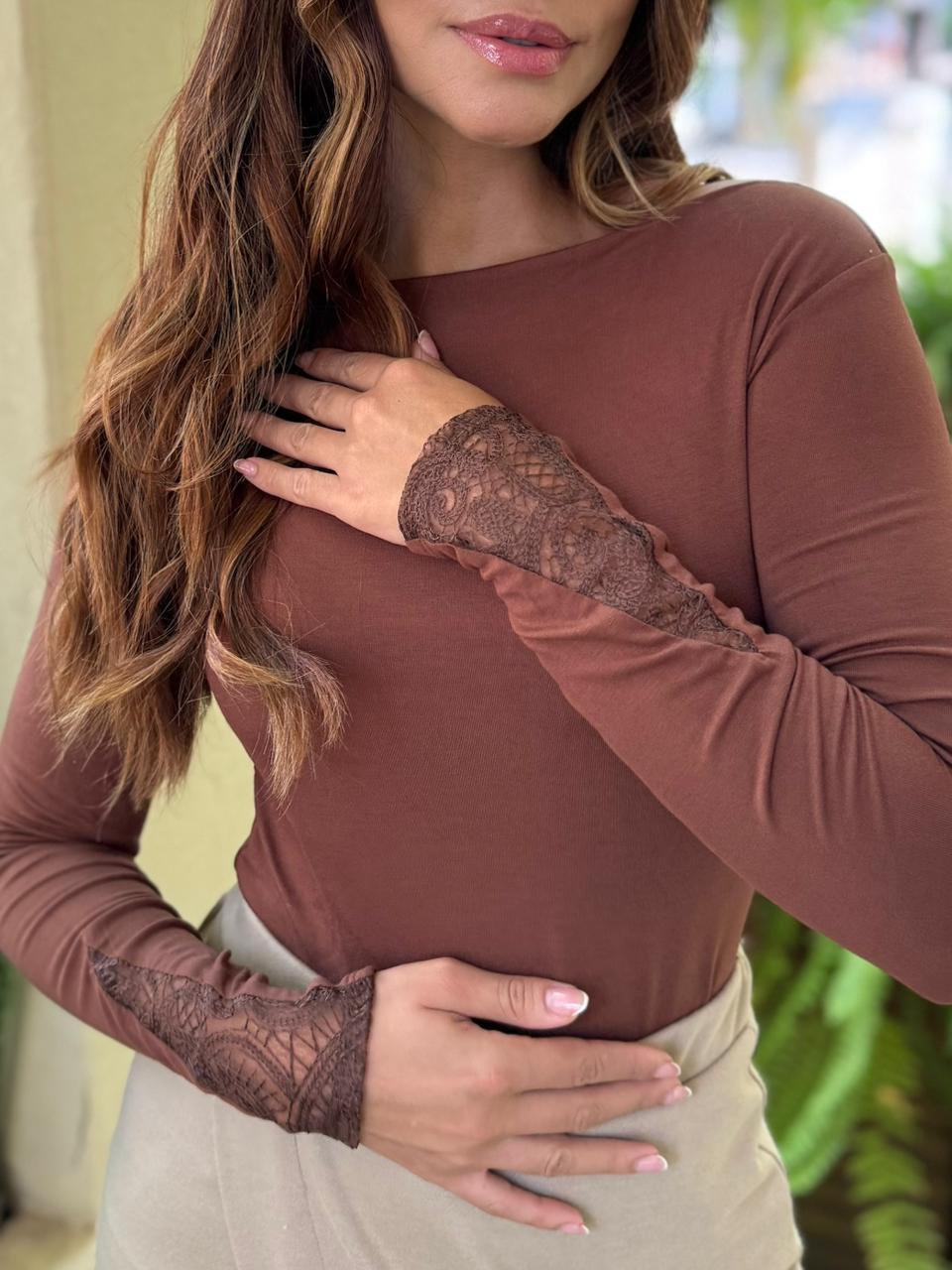 Blusa Canoa com Renda