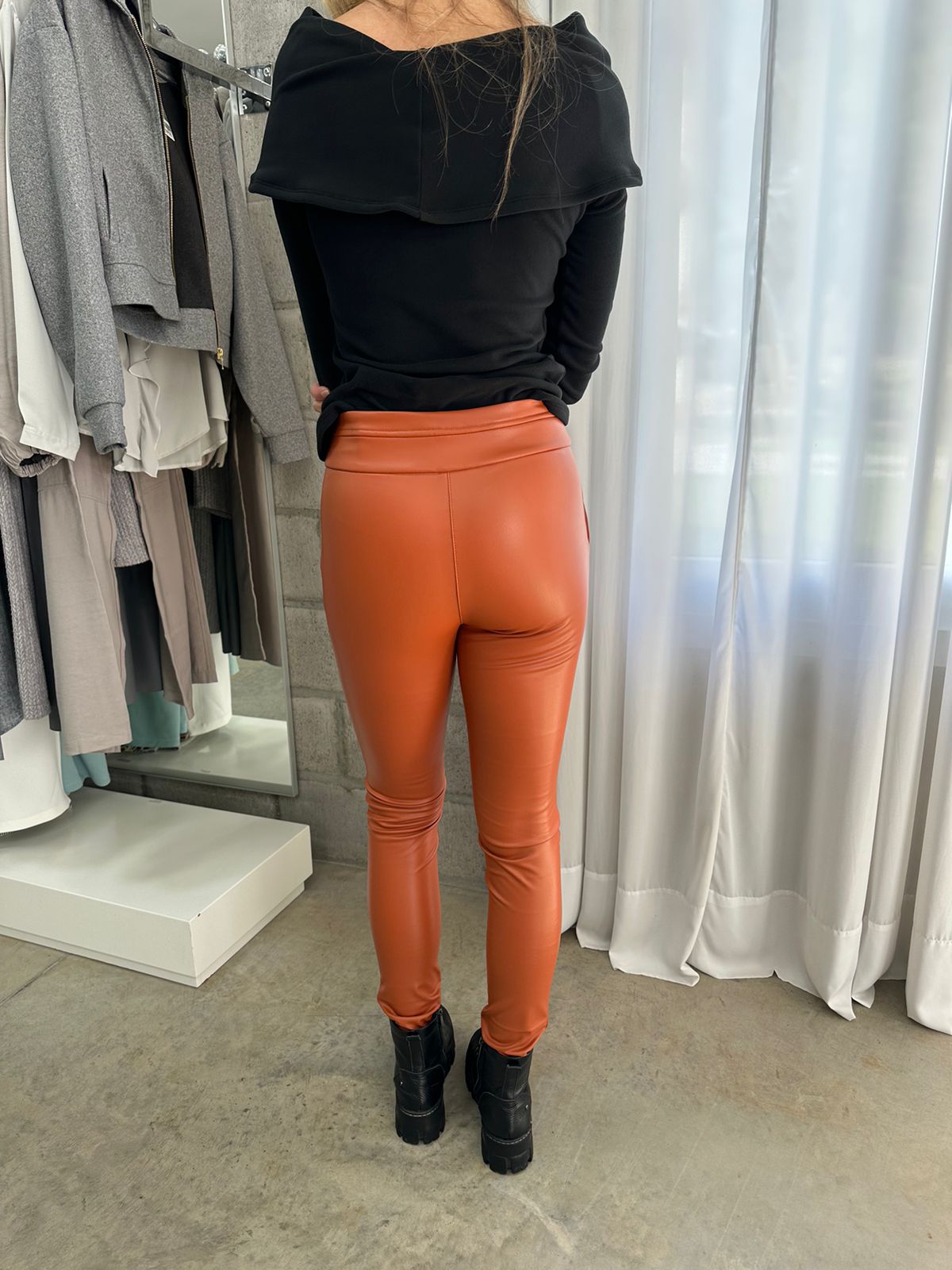 Skinny Couro Suede